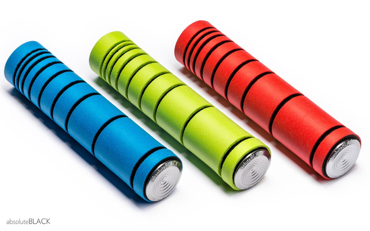 Poignées MTB en silicone noir absolu avec embouts de guidon en aluminium